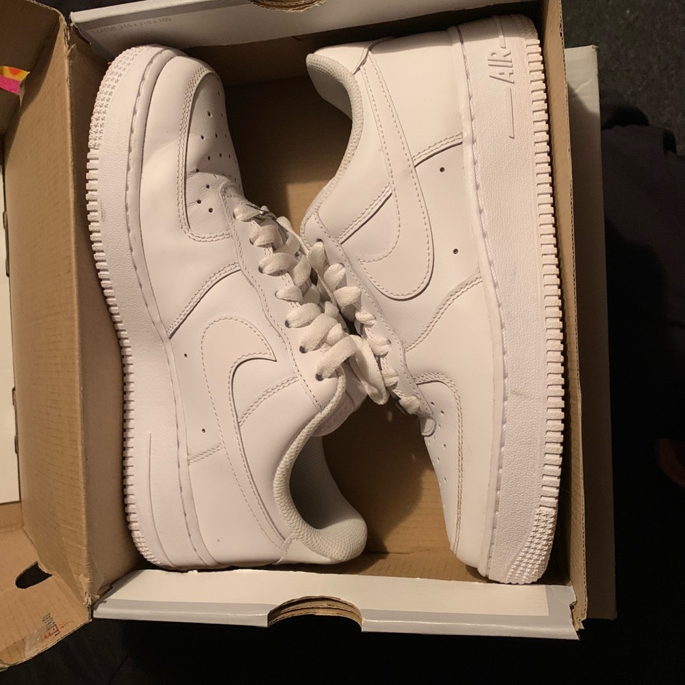 Dc white and black